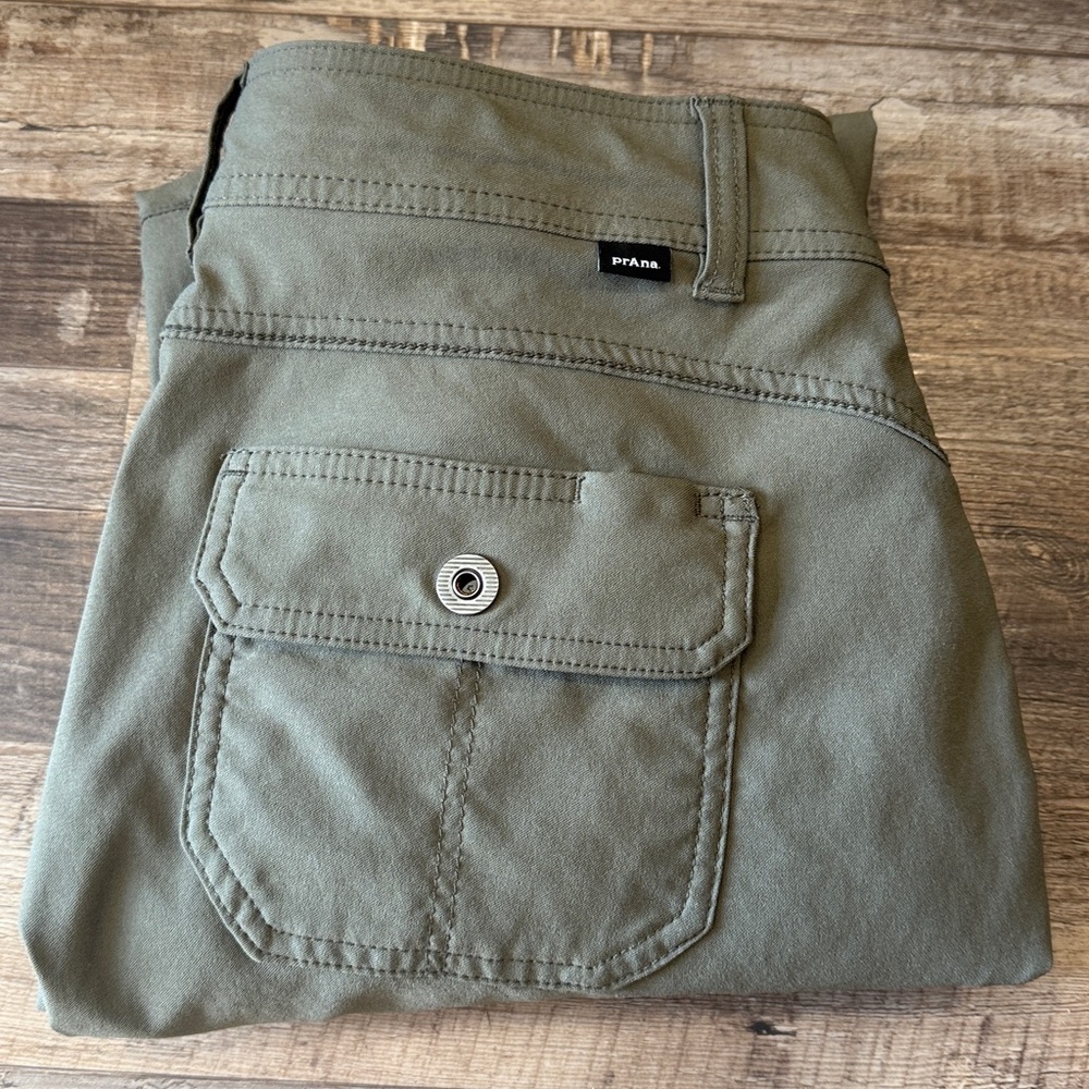 Prana Pant straight fit size 8
***never Worn***